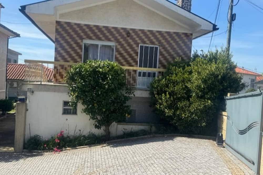 Apartamento entero, Appartement F2 Avec Jardin Cloture Et Fleurie in Fafe, Distrito de Braga