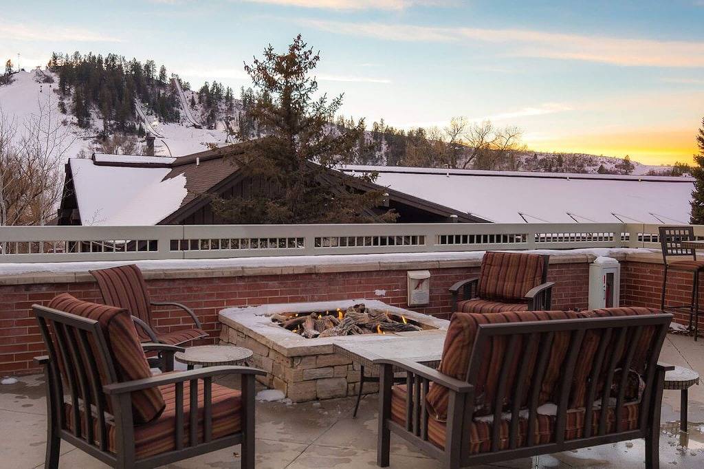 Ganze Wohnung, Luxus-Eigentumswohnung in der Innenstadt | Private Terrasse | Schritte zu allem! | Schickes & Modernes Dekor in Steamboat Springs, Medicine Bow-Routt Nationalwald