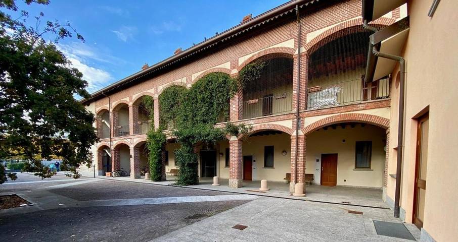 Appart’hôtel pour 2 personnes, avec Balcon et Terrasse ainsi que Jardin et Vue à Usmate Velate