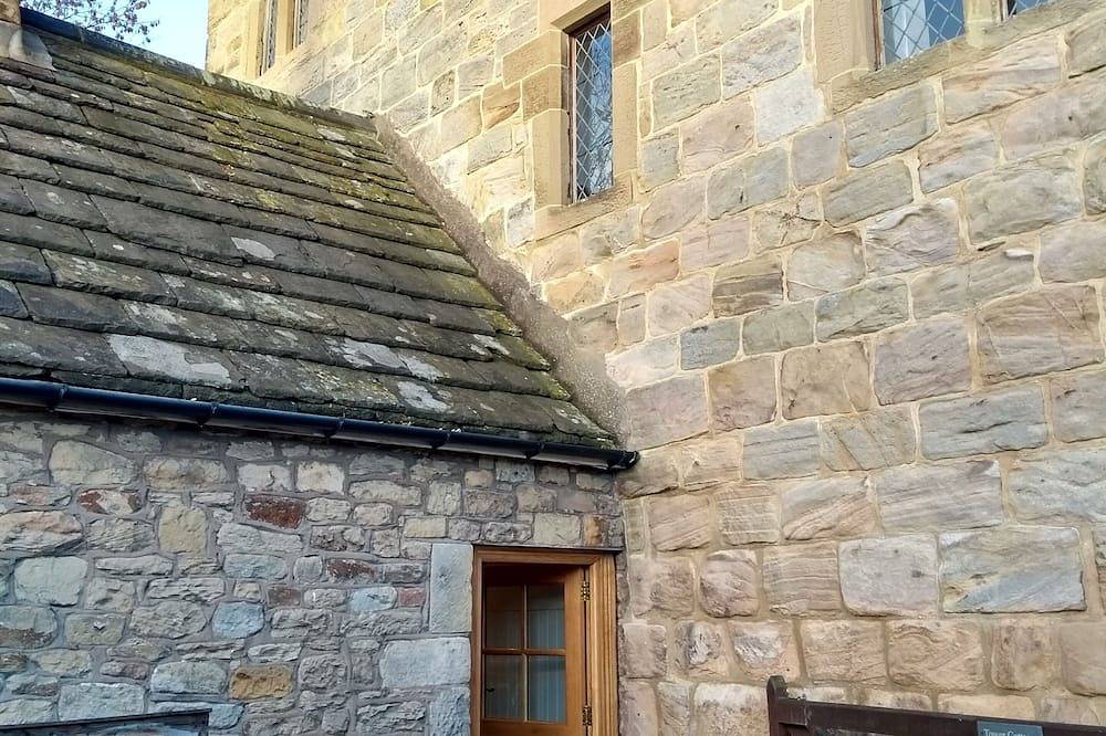 Peaceful Listed Cottage attached to Pele Tower with log stove in Northumberland