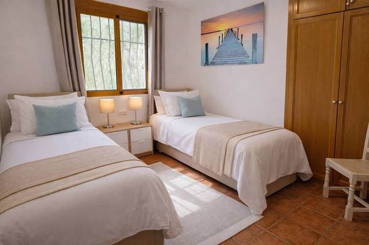 Gran villa con piscina cerca de la hermosa ciudad, ideal para familias y grupos in Genovés (desambiguación), Provincia de Valencia