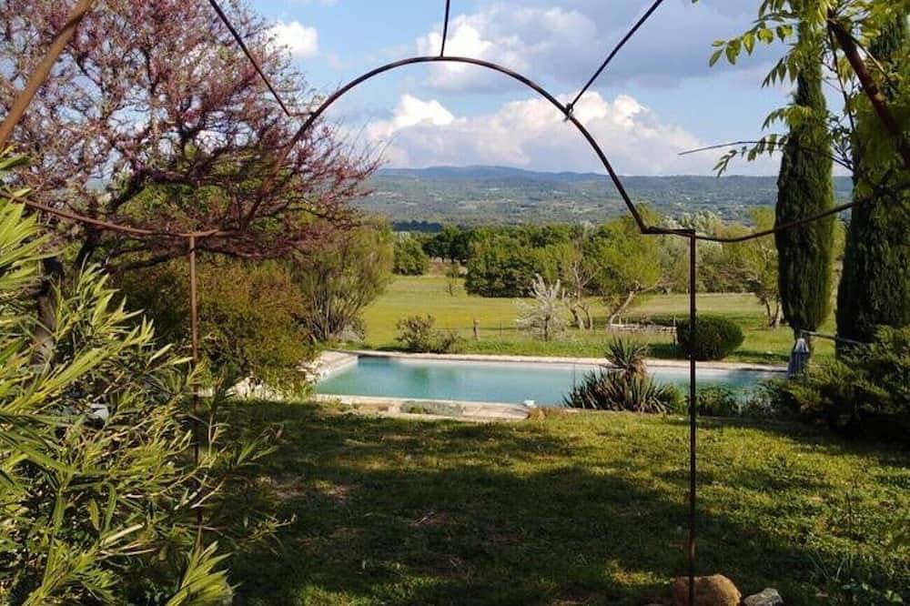 Gîte indépendant, avec terrasse et vue imprenable sur le Luberon, piscine in Roussillon, Parc naturel régional du Luberon