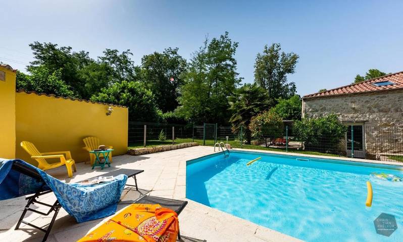 Location de vacances pour 6 personnes, avec jardin ainsi que terrasse et piscine à Saint-Pierre-de-Clairac