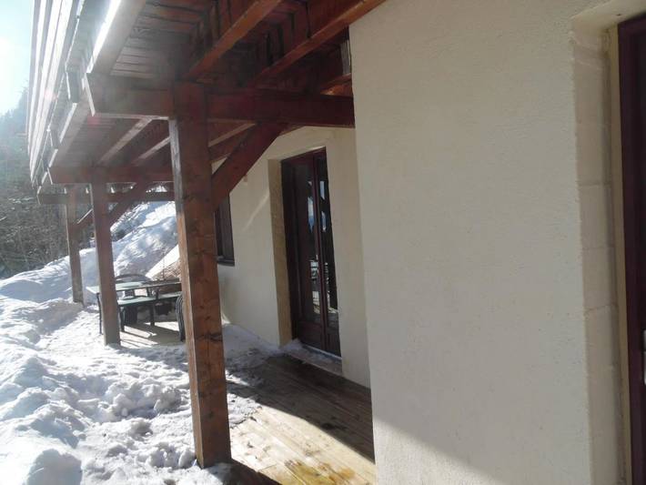 Gîte pour 5 personnes, avec terrasse ainsi que vue sur le lac et vue, animaux acceptés à Mijoux - 4