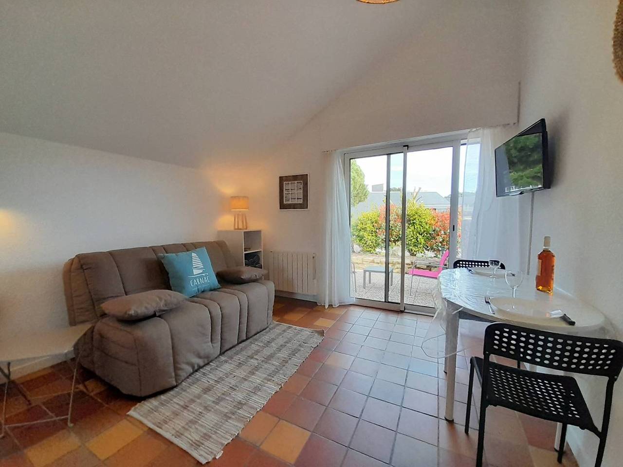 Entire studio, Cozy Studio in Carnac - Near Beach & Thalassotherapy - Terrace & Garage Included in Carnac, Côte des Mégalithes