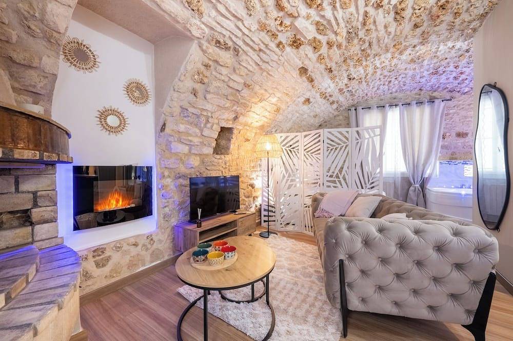 Apartamento entero, Cosy apartment with stone vault and whirlpool bath. in Gargenville, Yvelines