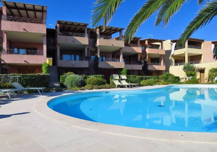 Appartement de vacances pour 4 personnes, avec piscine ainsi que vue et balcon