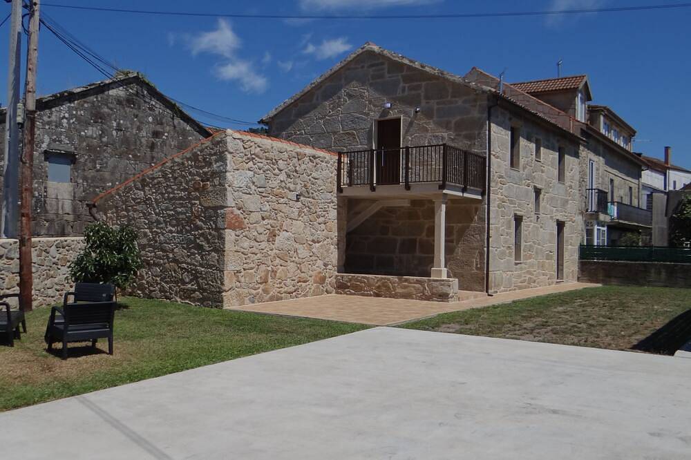 Casa de Pepajuana Restored stone house in Carnota, Rías Baixas