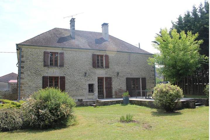 Gîte pour 12 personnes, avec jardin et vue à Trémilly
