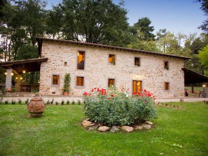 Agriturismo per 2 persone, con Balcone e Terrazza nonché Giardino e Piscina a Poppi