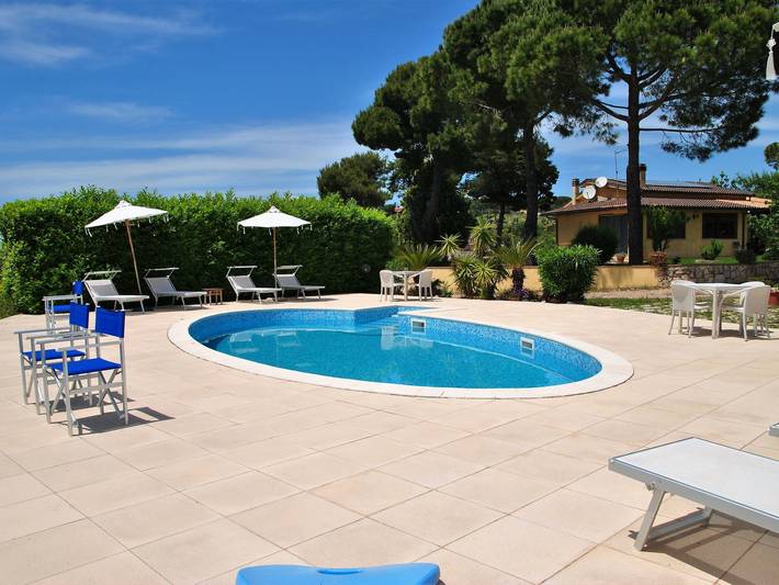 Holiday home for 4 people, with garden and pool - 1