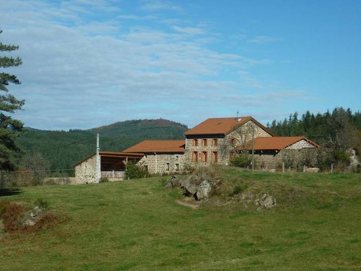 Location de vacances pour 10 personnes, avec jardin et vue à Usson-en-Forez - 4