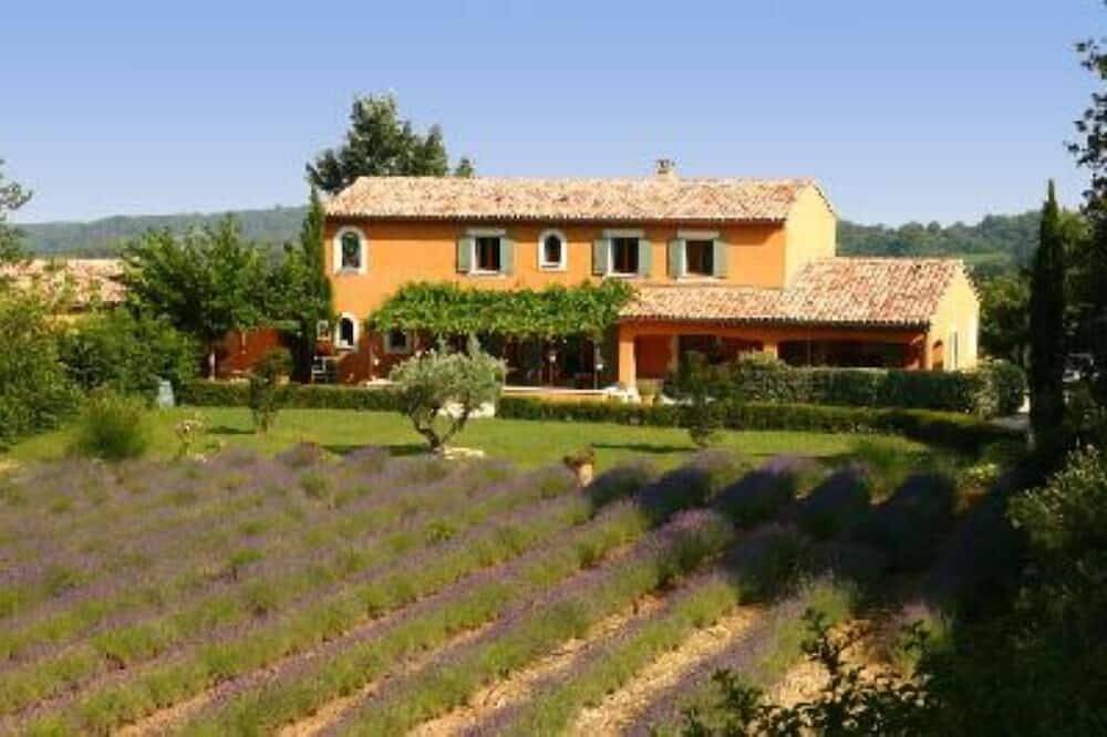 Appartement entier, Gîte dans Mas Provençal in Pernes-les-Fontaines, Parc naturel régional du Mont-Ventoux