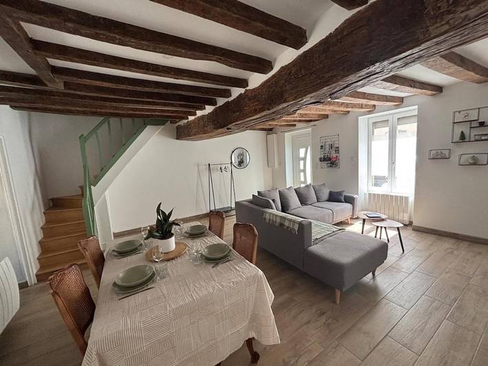 Gîte pour 4 personnes, avec jardin et terrasse, animaux acceptés à Azé