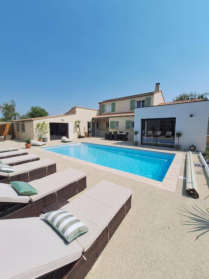 Chambre d’hôte pour 2 personnes, avec jardin et piscine ainsi que terrasse et vue