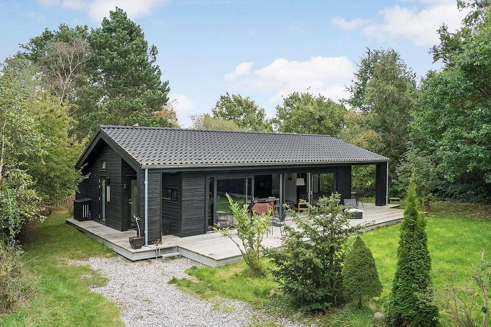 Awesome home in Stege with kitchen in Vordingborg region