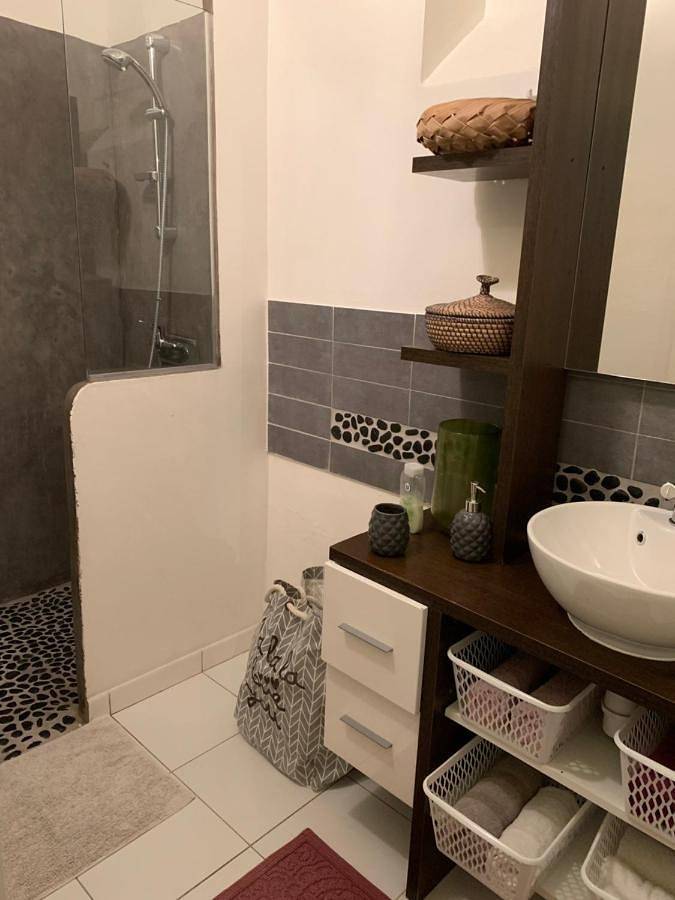 Appartement entier, Charmant Appartement a Vierzon, proche de toutes commodite's et parkings gratuits a proximite' in Vierzon, Région de Vierzon