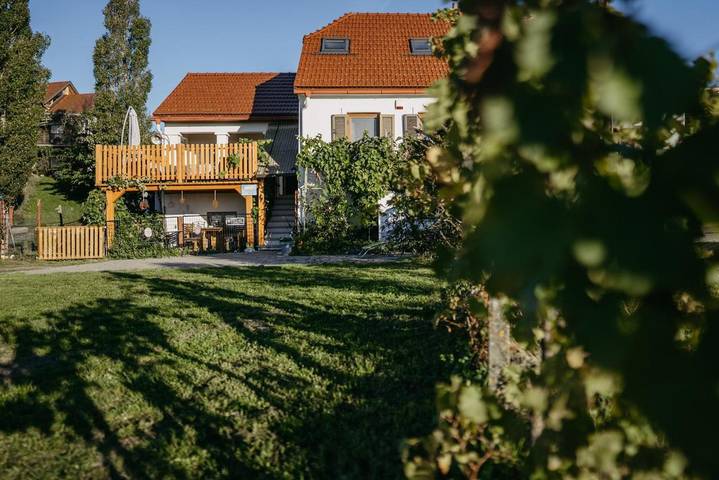 Ferienhaus für 7 Personen, mit Balkon und Terrasse sowie Garten und Ausblick in Rechnitz
