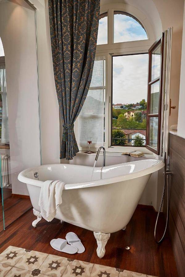 Location de vacances pour 4 personnes, avec vue ainsi que jardin et balcon à Barolo - 2