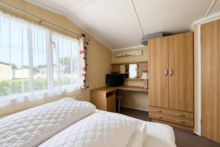 Beautiful 8 berth caravan for hire at Seashore Haven Park in Norfolk in Great Yarmouth, The Broads