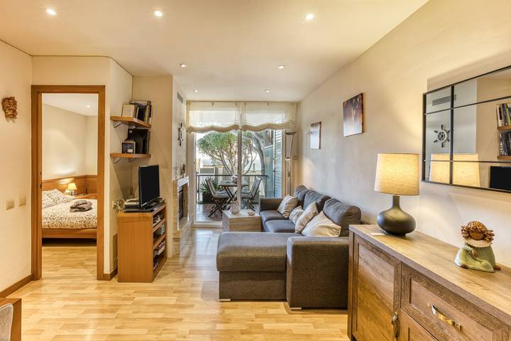 Apartamento entero, Apartamento 'Villa Rocío' con vistas al mar, piscina compartida y Wi-Fi in Calella de Palafrugell, Palafrugell