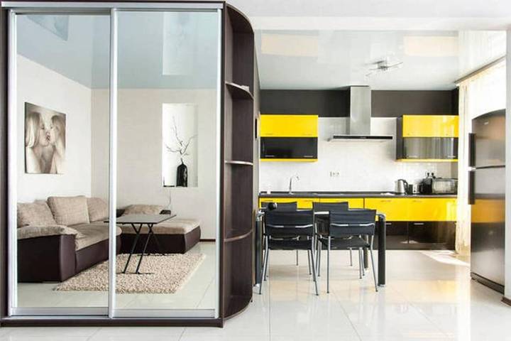 Ferienwohnung für 3 Personen, mit Balkon und Seeblick sowie Ausblick in Kiew