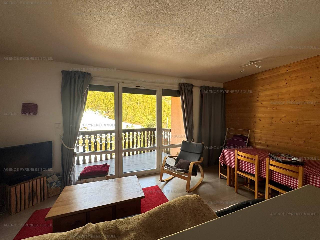 Apartamento entero, Apartamento de 2 estrellas a pie de pistas con balcón, Wifi y plaza de aparcamiento en Les Angles in Les Angles, Parque Natural Regional de los Pirineos Catalanes