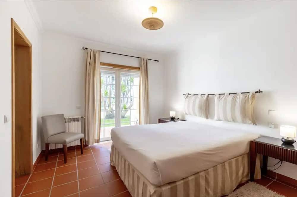 Ganze Wohnung, Apartment (T3) near the beach & golf in a luxury Resort in Amoreira, Leiria District