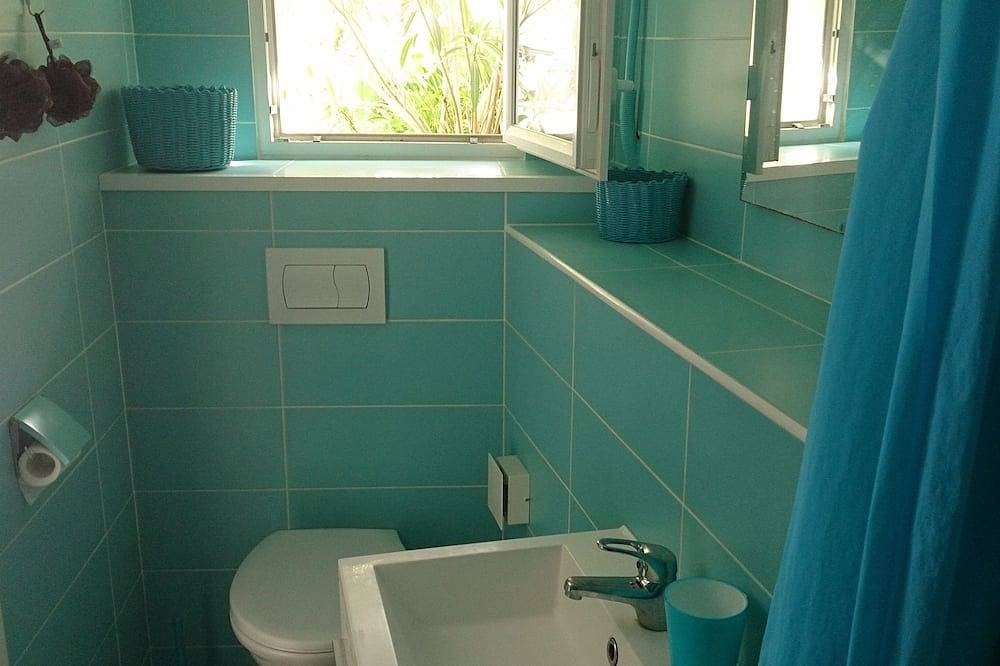 Entire apartment, In picturesque Malmousque area, 2 minutes from the sea near the ideal center for 2 people in Marseille, Marseille region