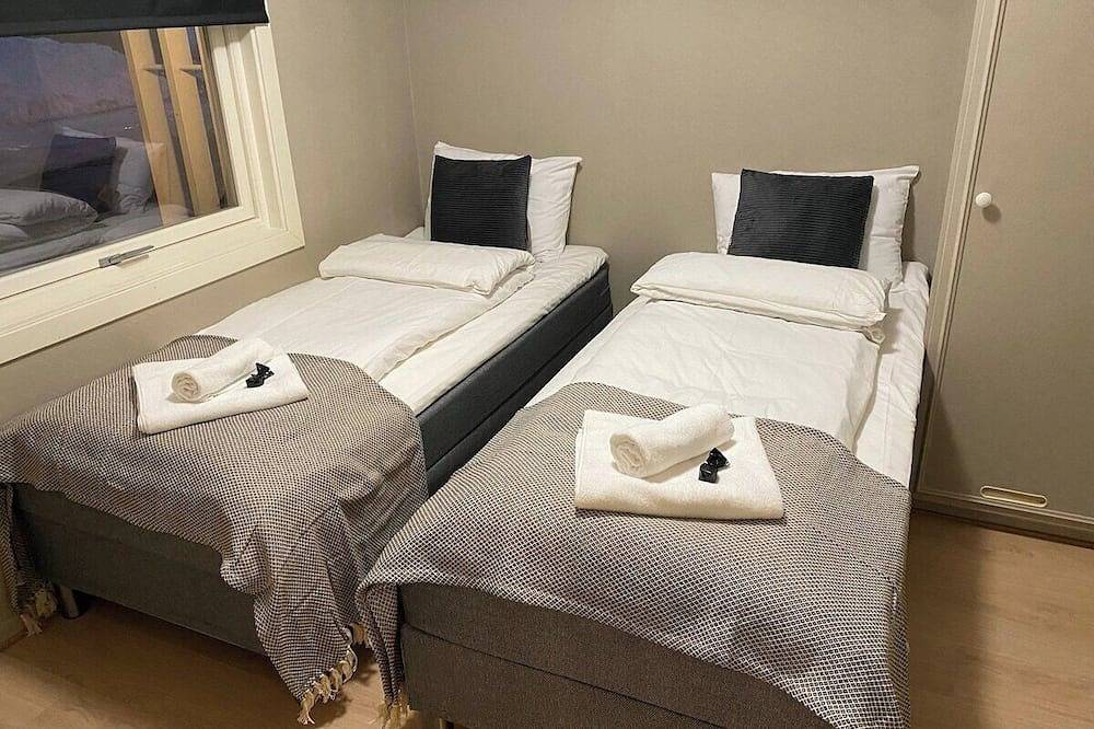 Big central house with a view, free parking(E31) in Narvik