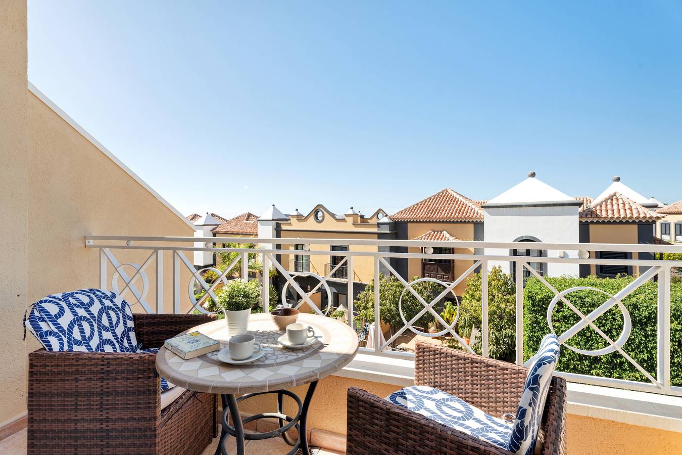 Entire apartment, Vacation Home "Benimar 28" with Shared Pool & Wi-Fi in Playa del Duque, Adeje