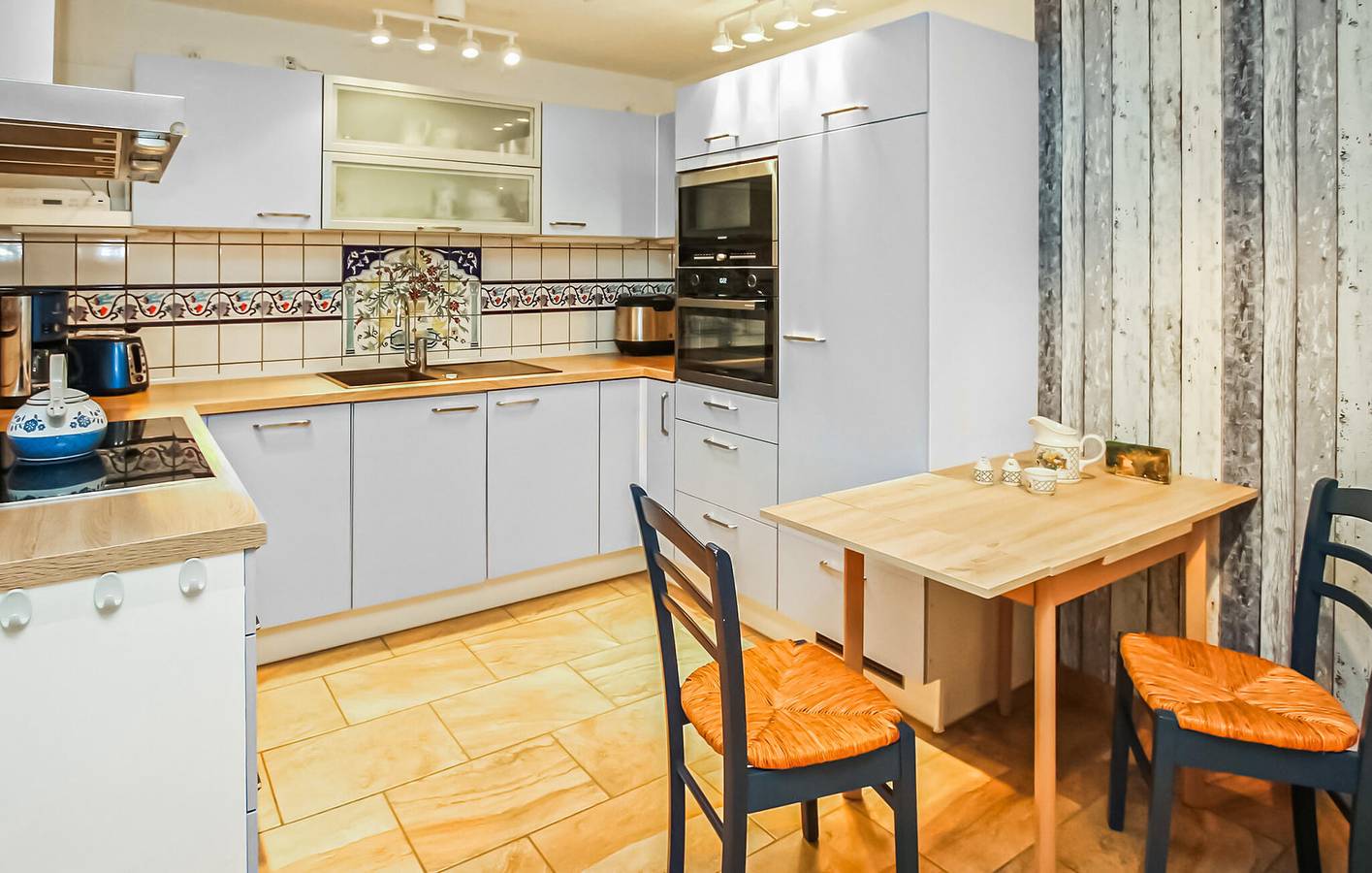 Apartamento vacacional entero, Moderno apartamento junto a la playa con aparcamiento e Internet in Waren (Müritz), Lago Müritz