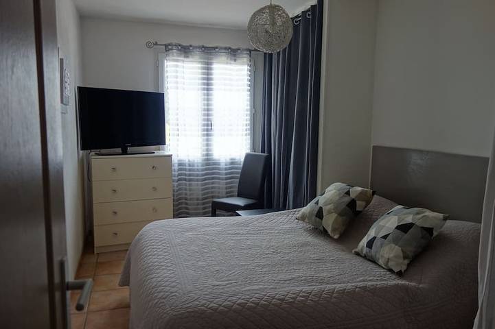 Location de vacances pour 10 personnes, avec jardin et terrasse à Aureille - 4