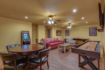 Cottage for 16 Guests in Gatlinburg, Great Smoky Mountains National Park, Picture 4