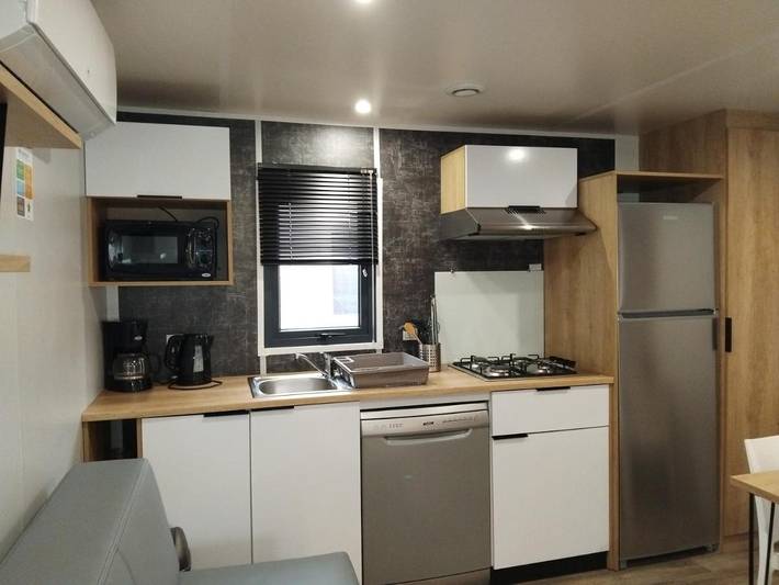 Camping pour 6 personnes, avec bassin pour enfant ainsi que piscine et terrasse, adapté aux familles dans Plage de l'Espiguette - 4