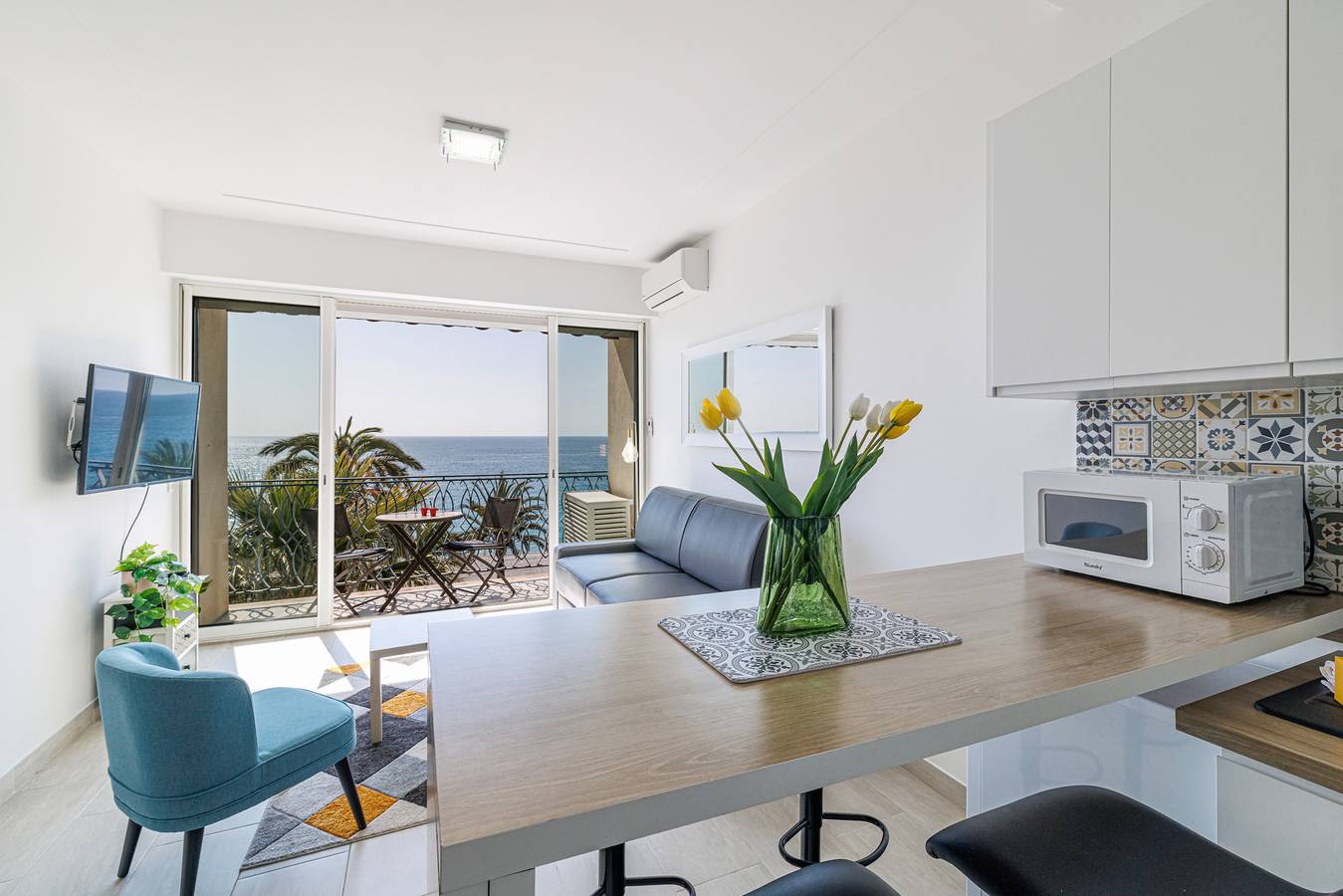 Estudio entero, Promenade 73 in Niza, Costa mediterránea (Francia)