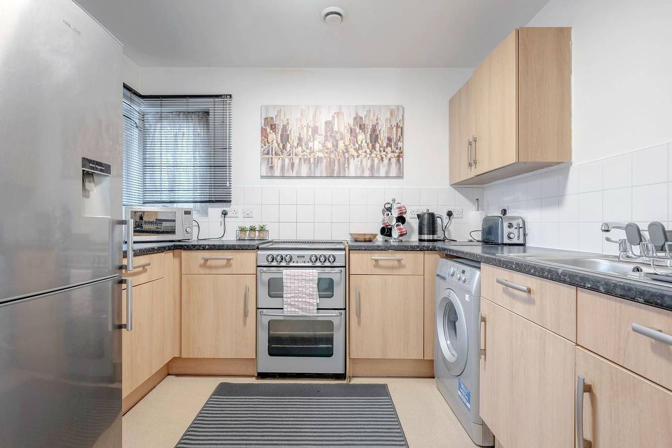 Entire holiday apartment, Luxury Central London Balcony 1-Bed Apt w/ Parking in Southwark, London