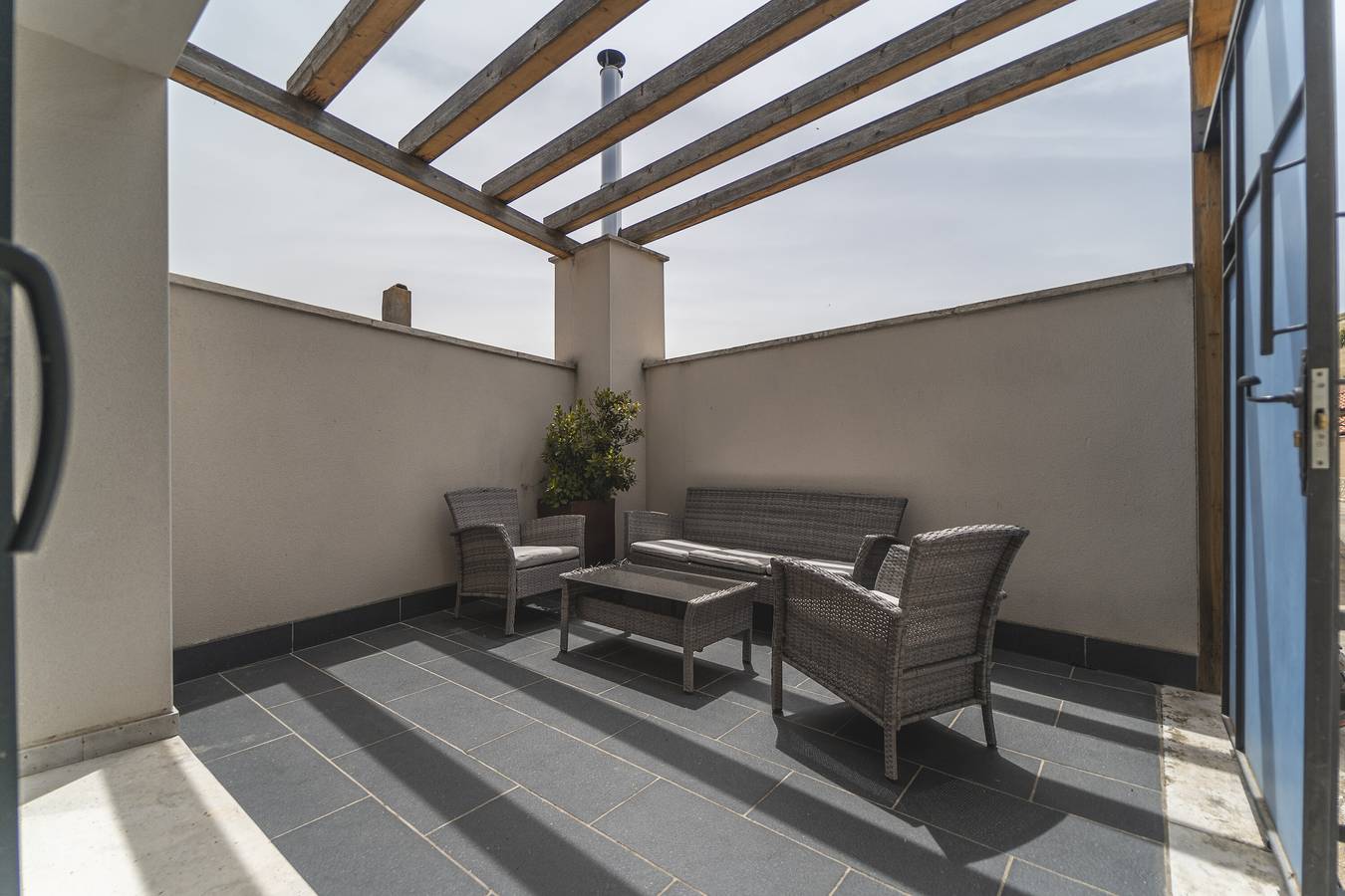 Country House 'El Baile' with Mountain View, Shared Terrace and Private Garden in Olmos de Peñafiel, Valladolid Province