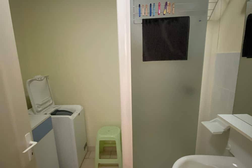 Apartamento entero, T2 ground-floor apartment 2.5kms from town center and casino. in Saint-Amand-les-Eaux, Región de Valenciennes
