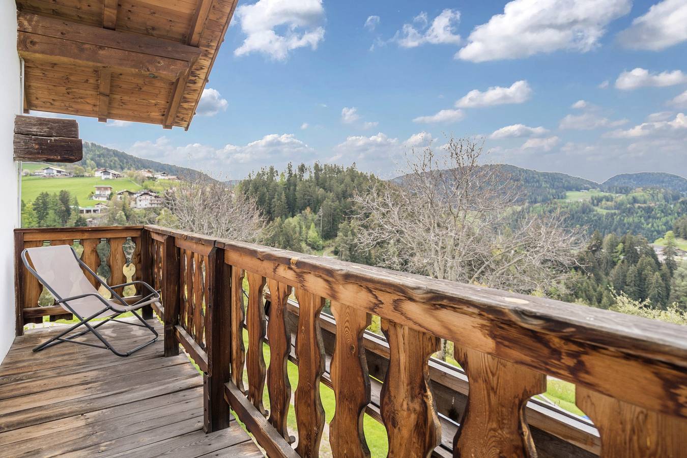 Apartamento entero, Apartamento "Enzian - Nusserhof" cerca de la estación de esquí con vistas a la montaña y balcón in Hafling Oberdorf, Avelengo