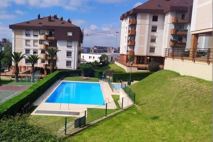 Location de vacances pour 6 personnes, avec piscine et terrasse à Santander