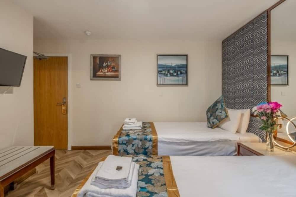 Scenic Highland Escape with Mountain Views & Outdoor Adventures in Nevis Range, Fort William