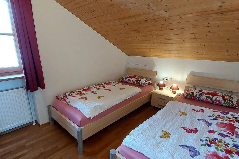 Ganze Wohnung, Ferienwohnung Holzmaier, 58 qm mit zwei Schlafzimmer und Balkon in Bad Aibling, Landkreis Rosenheim