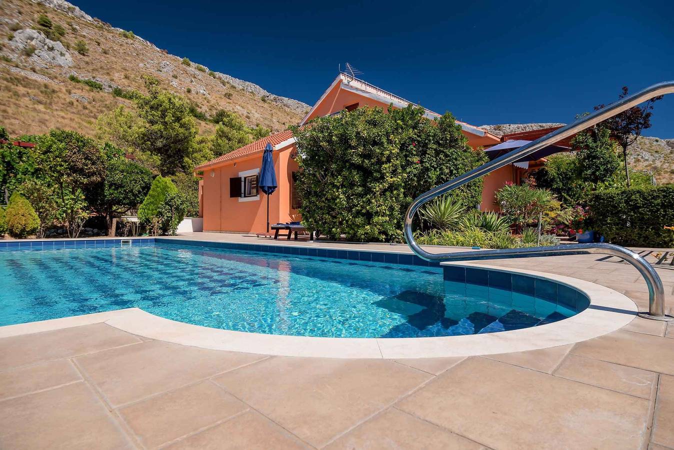 Villa mit Pool und Panorama  in Podstrana, Split-Dalmatien