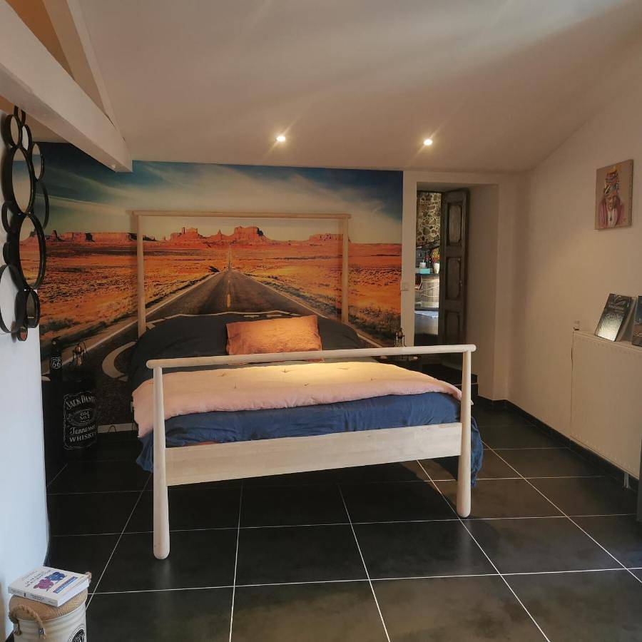 Double Room with Private Bathroom in Villerest, Région de Roanne