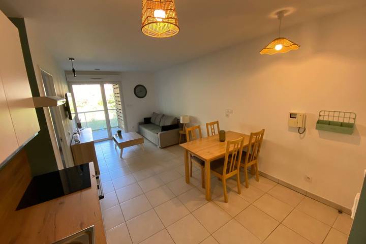 Gîte pour 4 personnes, avec terrasse et piscine, adapté aux familles à La Valette-du-Var - 3