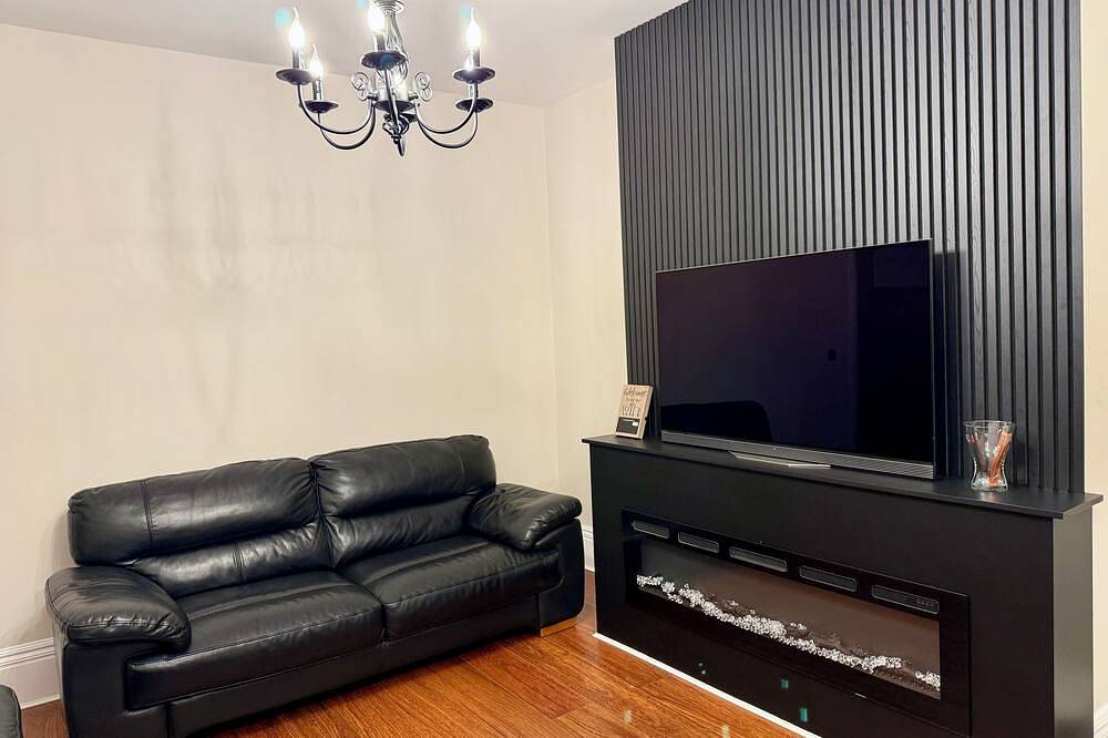 Large Luxury 4 bedroom home with parking in Manchester, Greater Manchester