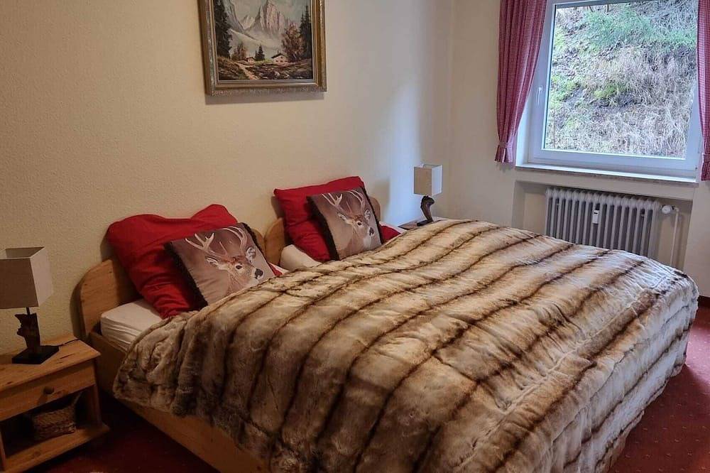 Ganze Wohnung, Fewo f. 2 Erw.+2 Kinder mit Schwimmbad,Sauna,Wlan,parken, Bergbahnen Mai-Nov. in Tiefenbach (Oberstdorf), Oberstdorf