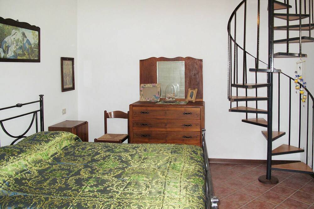 Wunderbares alleinstehendes Ferienhaus für 2 Leute mit Tv, Terrasse und Haustiere erlaubt in Cremia, Gemeinde Cremia