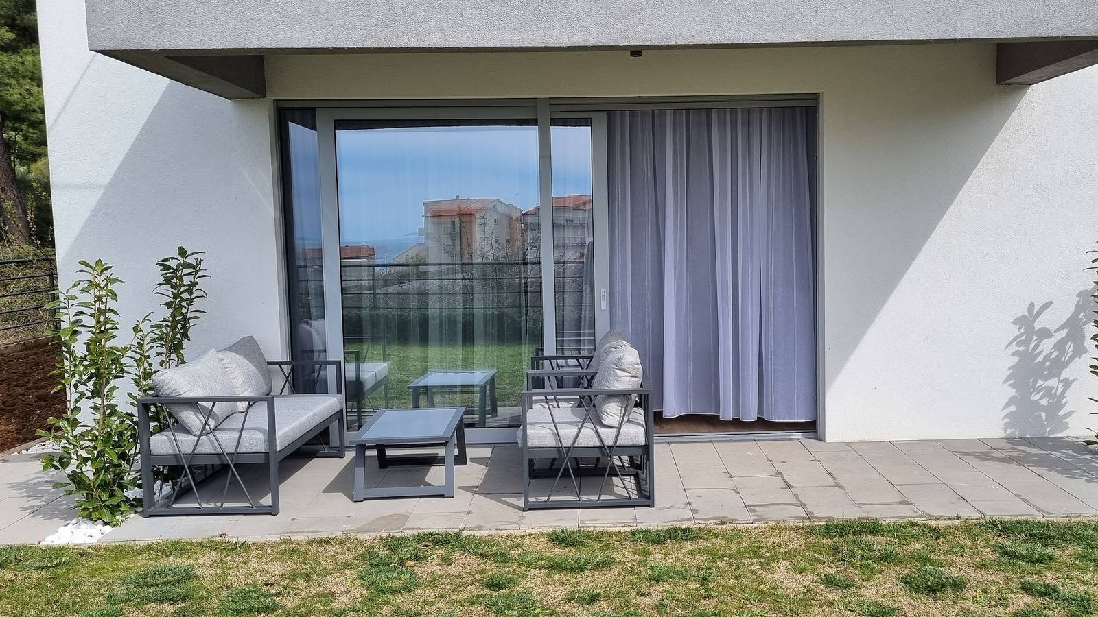Ganze Wohnung, 1-Zimmer-Ferienwohnung mit Terrasse und Meerblick Podstrana, Split A-22298-a in Podstrana, Split-Dalmatien